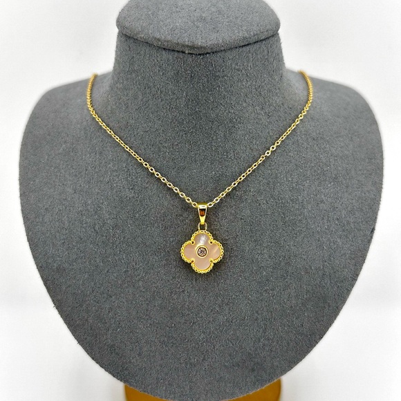 18K Gold Plated Over 925 Sterling Silver Luxury Mother of Pearl Clover Necklace - Picture 1 of 10
